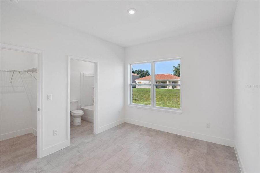 Spacious, unfurnished interior of a new home in , Kissimmee (Image 14).