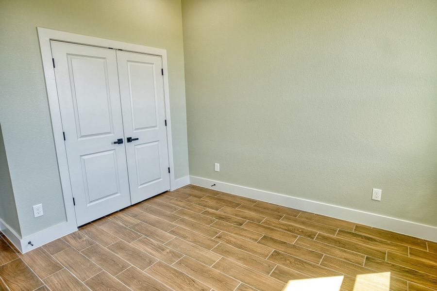 Spacious, unfurnished interior of a new home in , Angleton (Image 37).