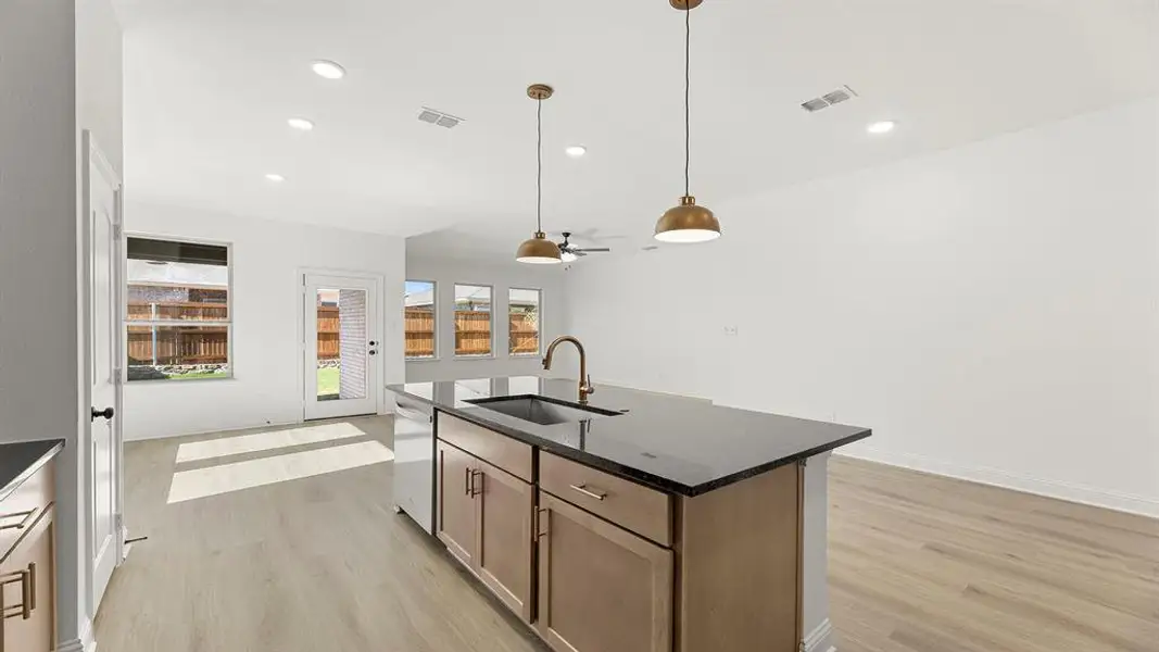 10. 2419 Liberty - Kitchen (4)