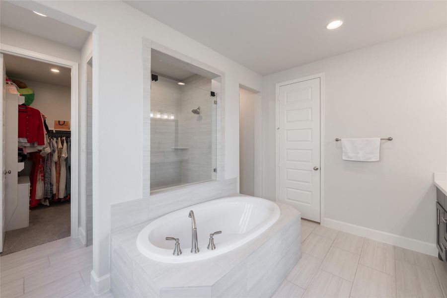 Furnished interior view inside a new home in Elyson 65', Katy (Image 43). Furnished interior view inside a new home in Elyson 65', Katy (Image 43).