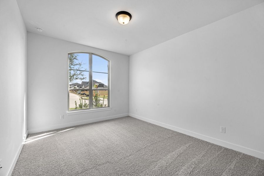Spacious, unfurnished interior of a new home in Sienna, Missouri City (Image 21).