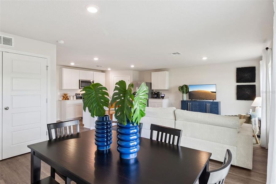 Furnished interior view inside a new home in Willowbrook South, Winter Haven (Image 32). Furnished interior view inside a new home in Willowbrook South, Winter Haven (Image 32).