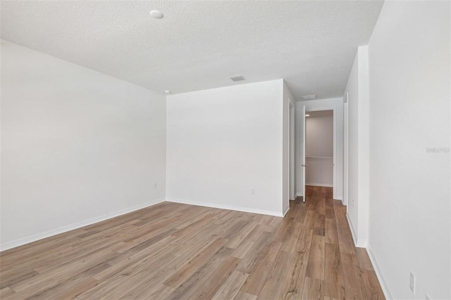 Spacious, unfurnished interior of a new home in , San Antonio (Image 26).