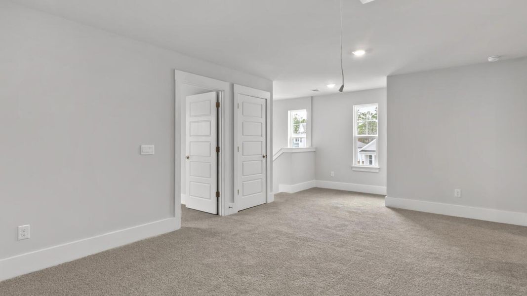 Spacious, unfurnished interior of a new home in Rolling Hills, Bolivia (Image 26).