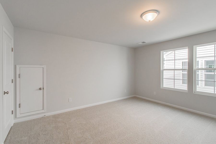 Spacious, unfurnished interior of a new home in Winston Point, Gilbert (Image 21).