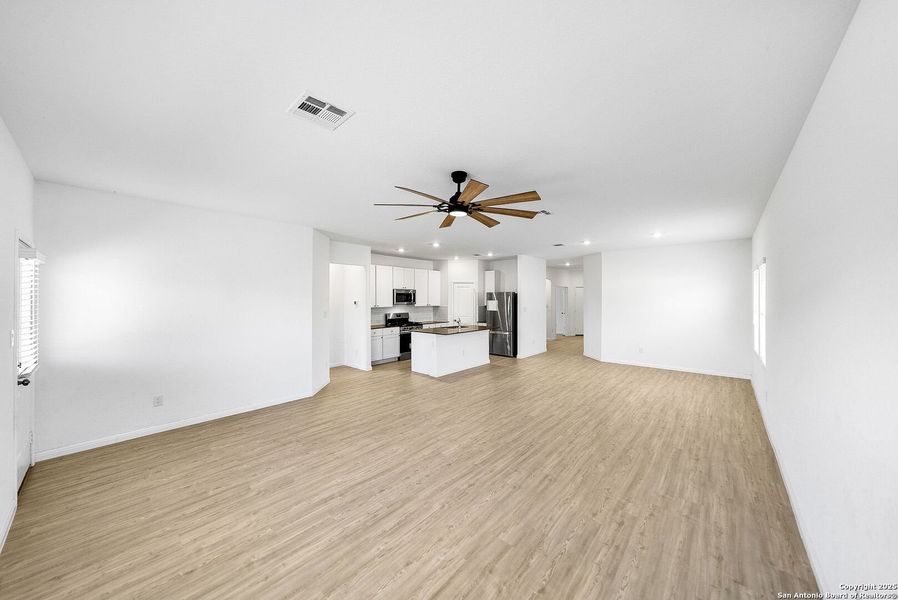 Spacious, unfurnished interior of a new home in , Bulverde (Image 33).