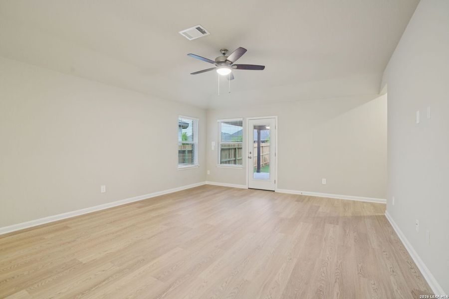 Spacious, unfurnished interior of a new home in Sagebrooke - Premier Series, San Antonio (Image 32).