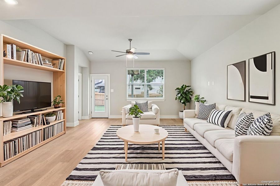 Furnished interior view inside a new home in Thomas Pond, San Antonio (Image 15). Furnished interior view inside a new home in Thomas Pond, San Antonio (Image 15).