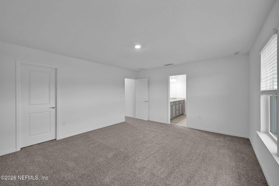 Spacious, unfurnished interior of a new home in Hyland Trail, Green Cove Springs (Image 35).