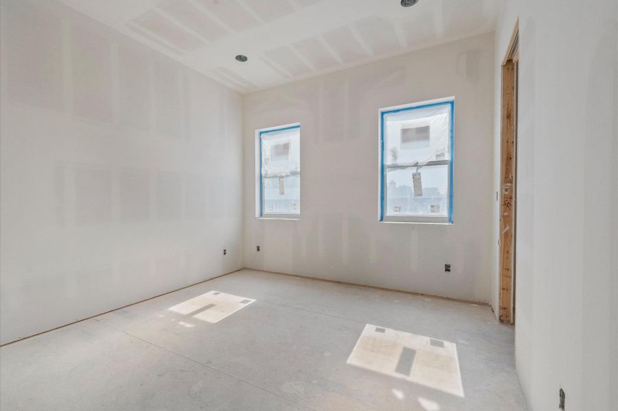Secondary bedroom with natural light featuring a en-suite bathroom.