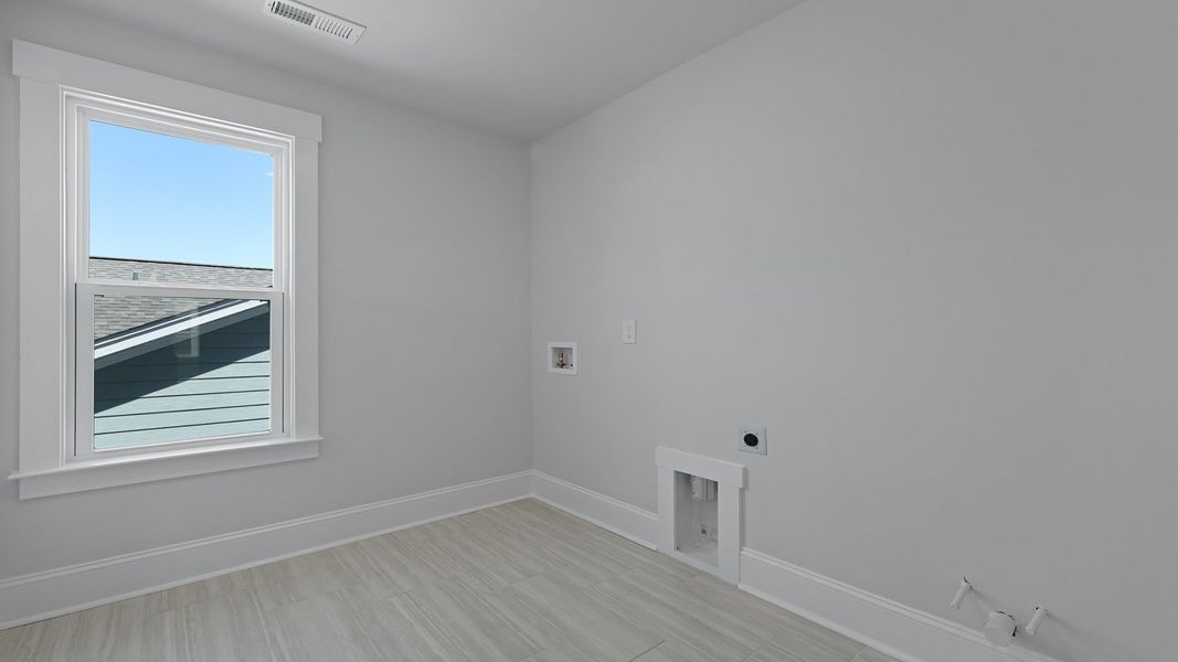 Spacious, unfurnished interior of a new home in Livingston Woods, Irmo (Image 38).