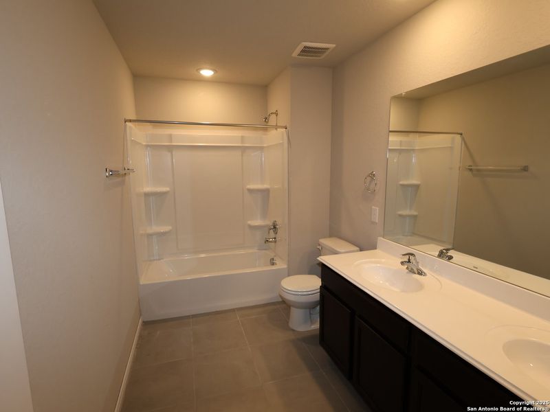 Furnished interior view inside a new home in Agave, San Antonio (Image 12).