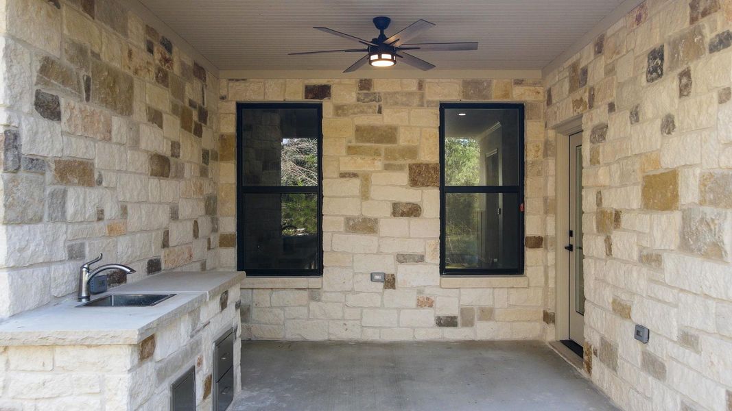 Property entrance with ceiling fan and a sink