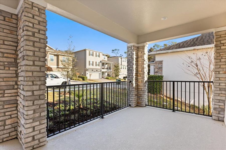 Exterior details and patio area of a home in Dora Parc, Mount Dora (Image 3).