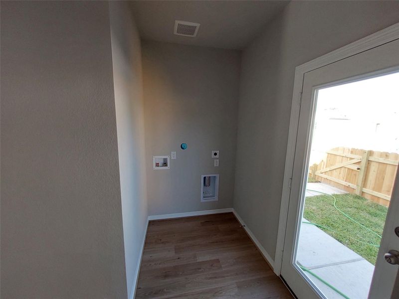 Spacious, unfurnished interior of a new home in , Houston (Image 18).
