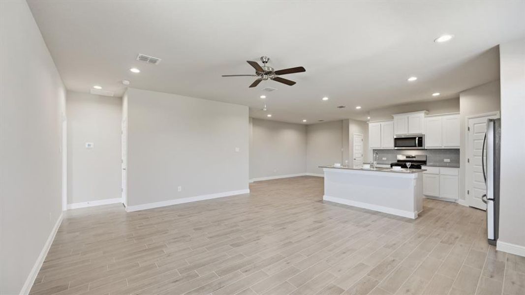 Spacious, unfurnished interior of a new home in Legado, Cleburne (Image 8). Spacious, unfurnished interior of a new home in Legado, Cleburne (Image 8).