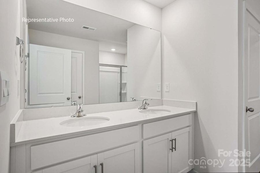 Furnished interior view inside a new home in Calvin Creek, Troutman (Image 4).