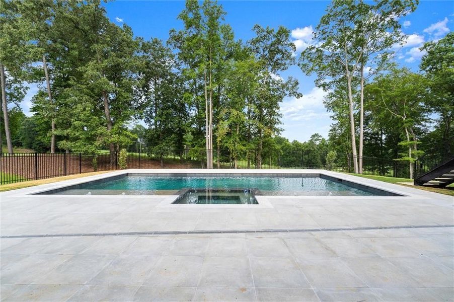 Community amenities in , Alpharetta (Image 93).