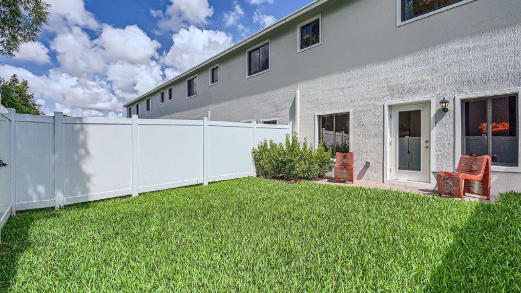 Representative exterior details of a home built from the Jade by D.R. Horton in Ashwood Cove, Lake Worth (Image 4). Representative exterior details of a home built from the Jade by D.R. Horton in Ashwood Cove, Lake Worth (Image 4).