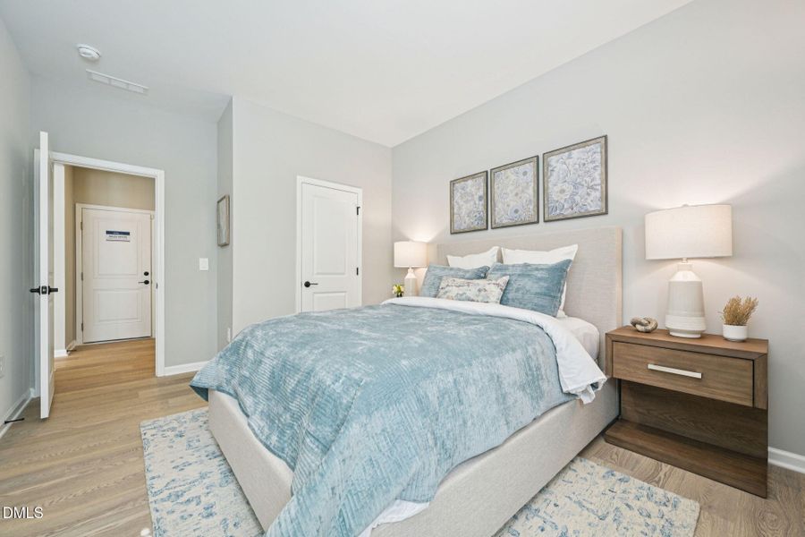 21 - Downstairs Bed 21 - Downstairs Bed