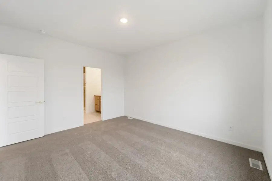Spacious, unfurnished interior of a new home in Hudson Hills, Hudson (Image 20).