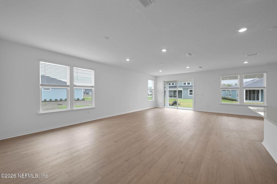 Spacious, unfurnished interior of a new home in Hyland Trail, Green Cove Springs (Image 20).