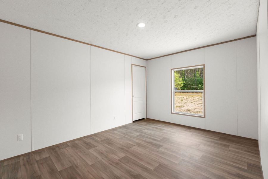 Spacious, unfurnished interior of a new home in , St. George (Image 20).