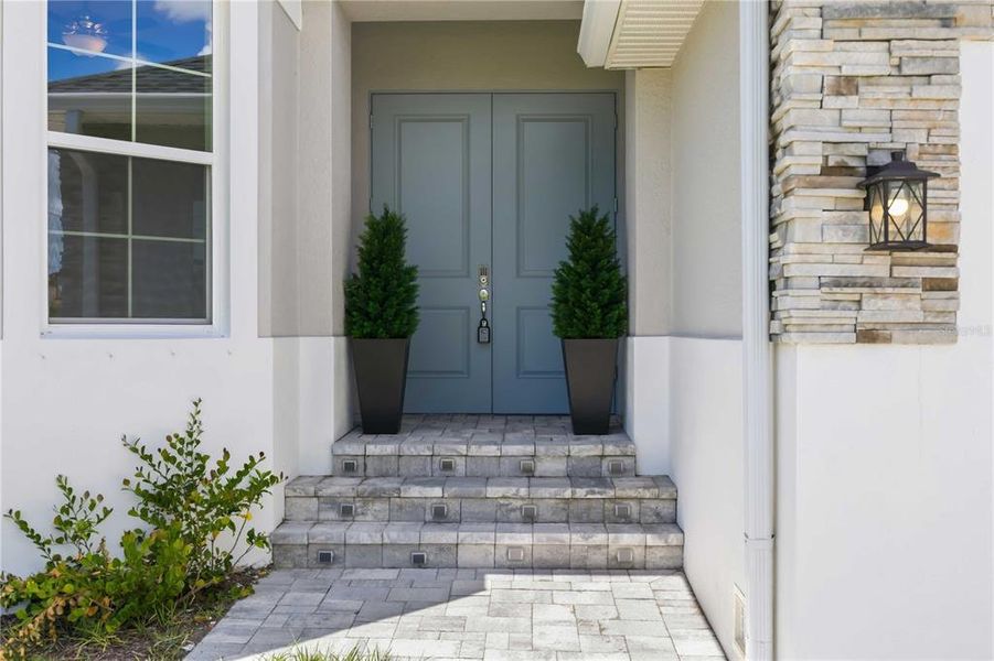 Exterior details and patio area of a home in , Port Charlotte (Image 3).