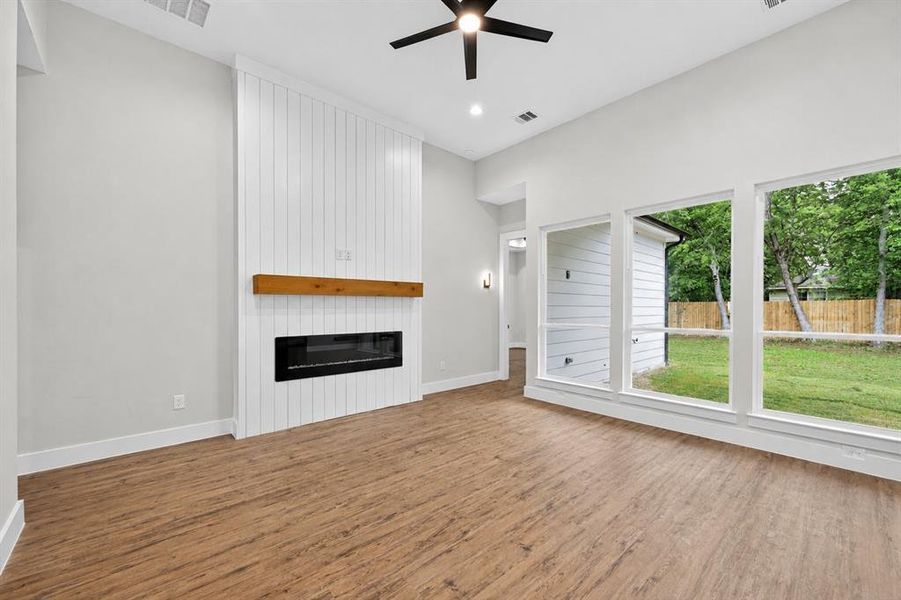 Spacious, unfurnished interior of a new home in , Dallas (Image 6).
