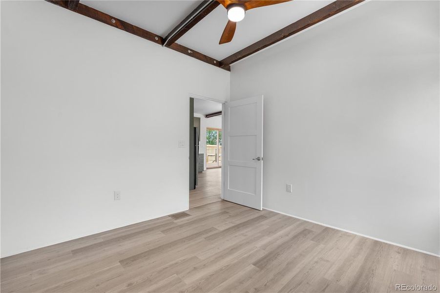 Spacious, unfurnished interior of a new home in , Aurora (Image 7).