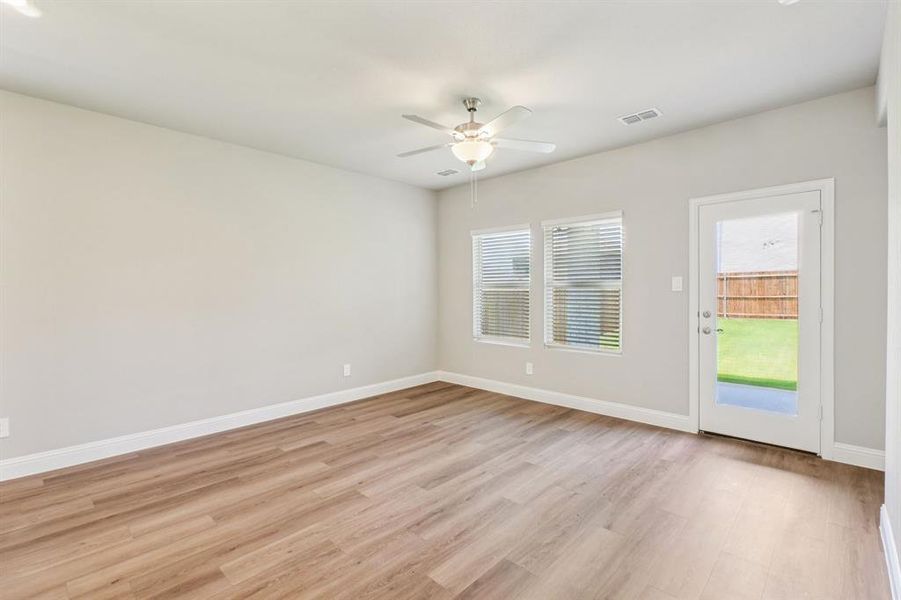 Spacious, unfurnished interior of a new home in Simpson Crossing - Spring Series, McKinney (Image 32).