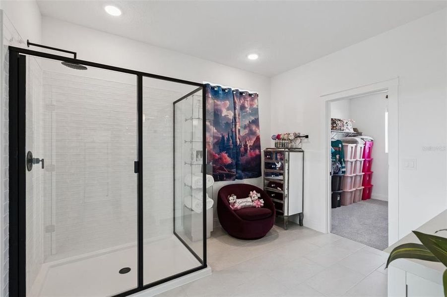 Furnished interior view inside a new home in , Winter Garden (Image 51).