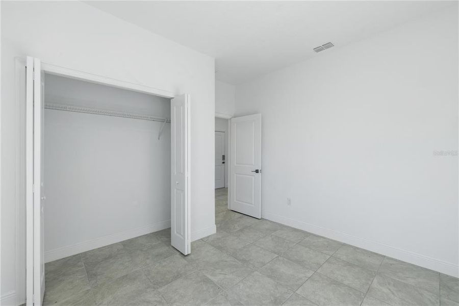 Spacious, unfurnished interior of a new home in , Citrus Springs (Image 13).
