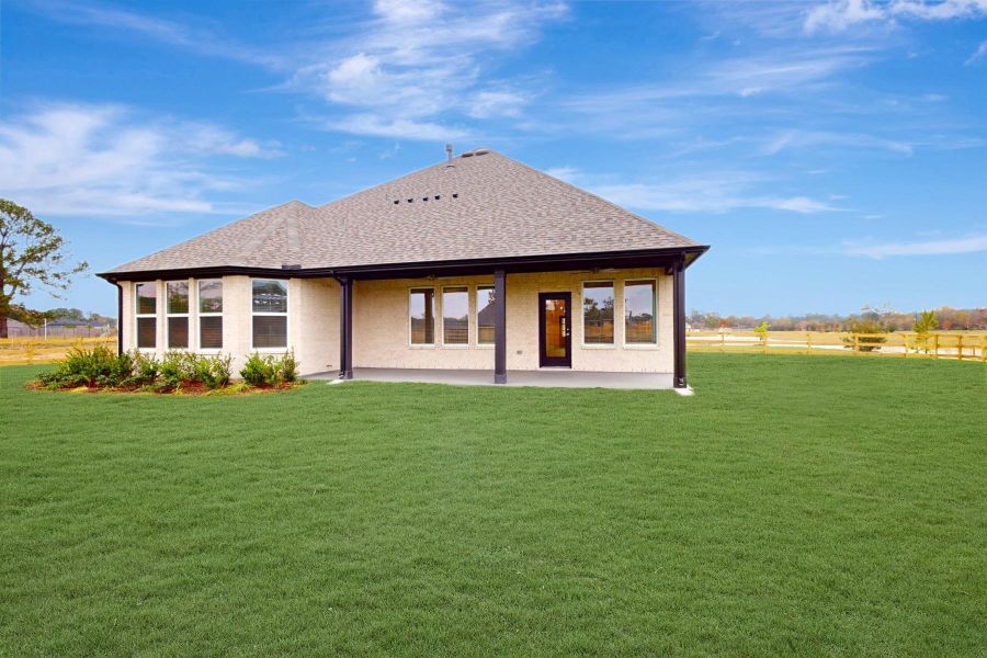 Exterior details and patio area of a home in Sorella, Tomball (Image 17).