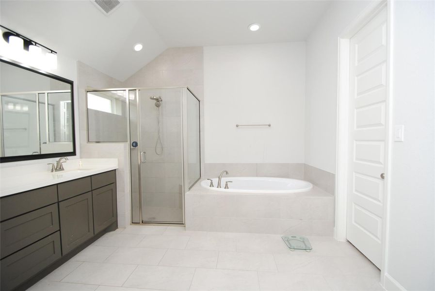 Furnished interior view inside a new home in Cross Creek Ranch, Fulshear (Image 8).