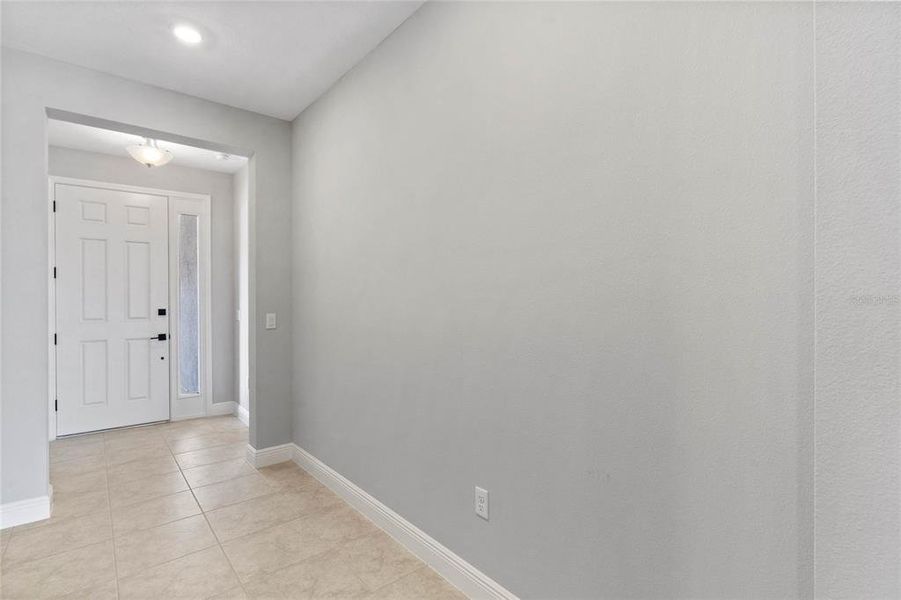 Spacious, unfurnished interior of a new home in Hills of Minneola, Minneola (Image 13).