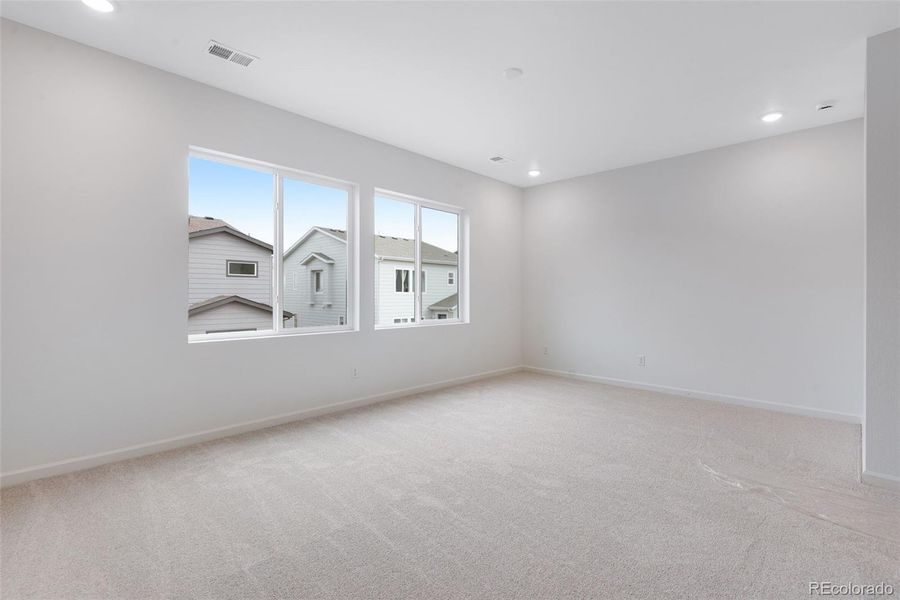 Spacious, unfurnished interior of a new home in Reunion, Commerce City (Image 41).