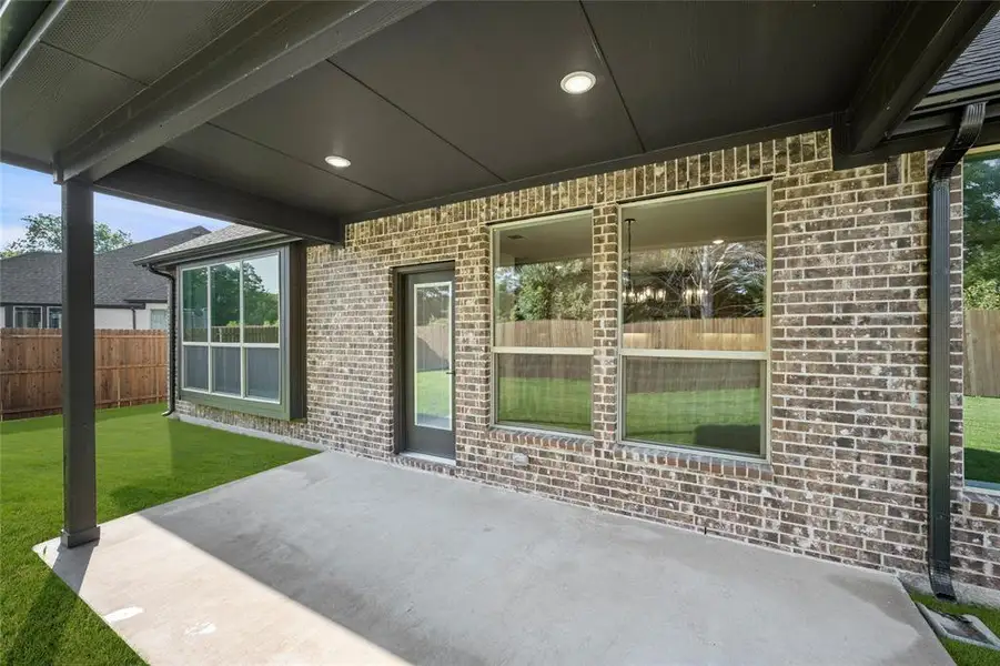 4445 Verbena- Patio-1