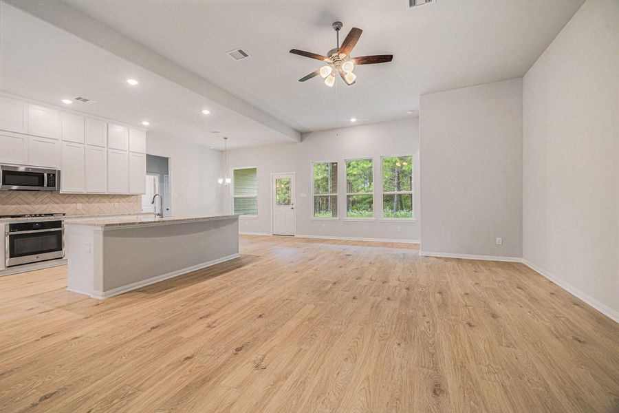 ABSOLUTLY STUNNING! BRAND NEW! Mason Floor Plan! Pictures are a representation of the Mason Floor Plan. Colors & Selections may vary. New photos will be on here soon!  Hurry Call Today!