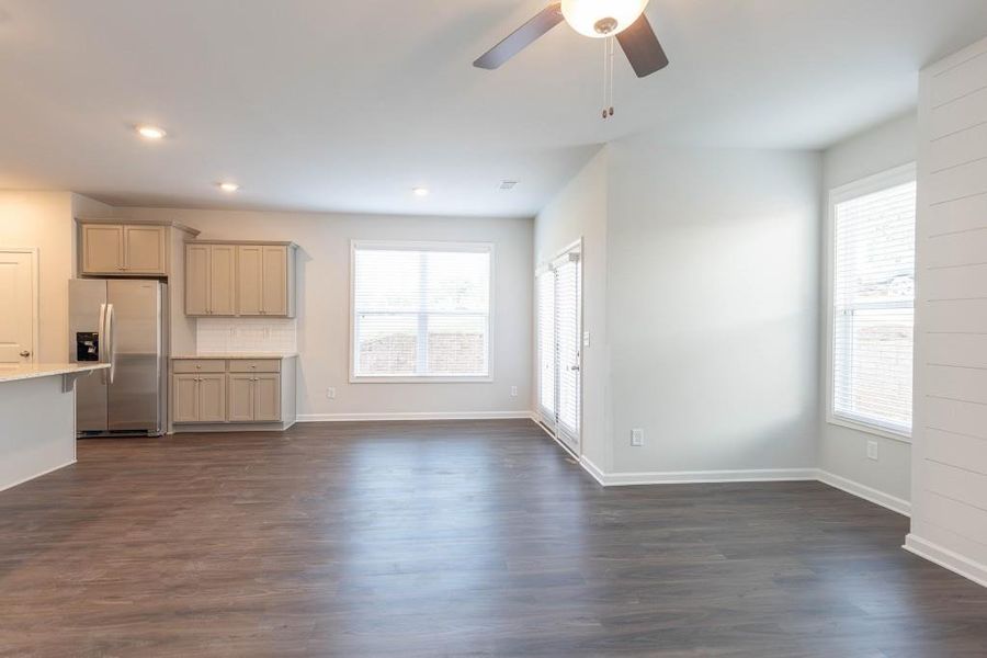 Spacious, unfurnished interior of a new home in , Suwanee (Image 24).