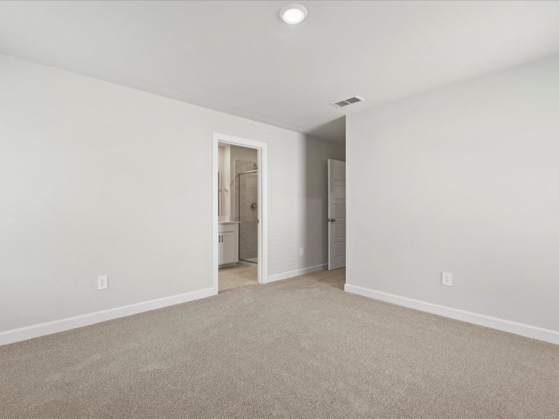 Spacious, unfurnished interior of a new home in Avalon Townes, Lyman (Image 16).