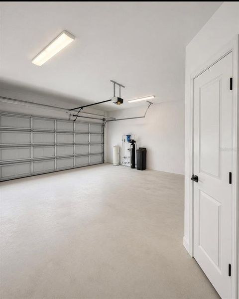 Spacious, unfurnished interior of a new home in , Palm Bay (Image 22).