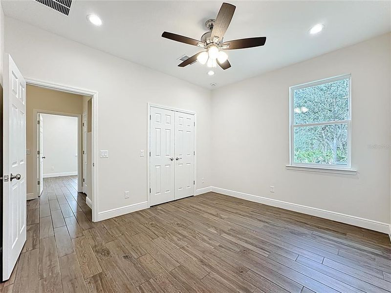 Spacious, unfurnished interior of a new home in , Orlando (Image 25).
