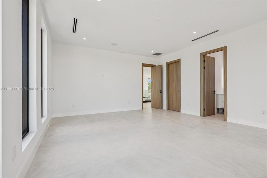 Spacious, unfurnished interior of a new home in , Miami (Image 8).