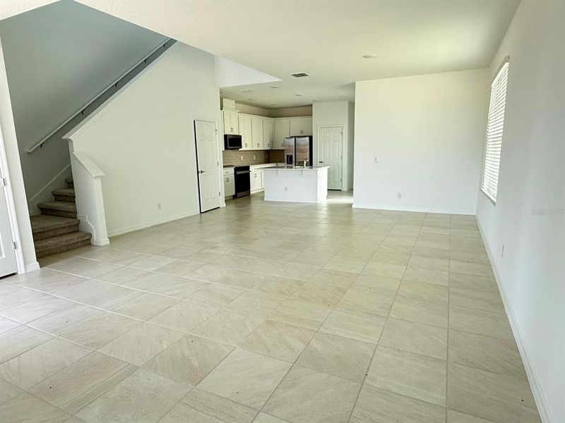 Spacious, unfurnished interior of a new home in Cypress Bluff, Groveland (Image 7).