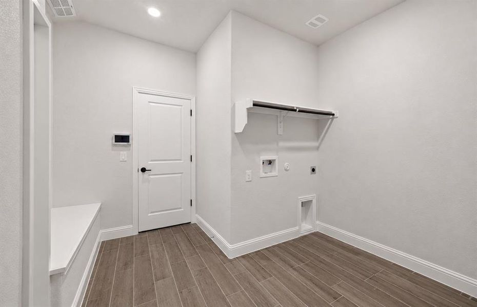 Spacious, unfurnished interior of a new home in , Waxahachie (Image 24).