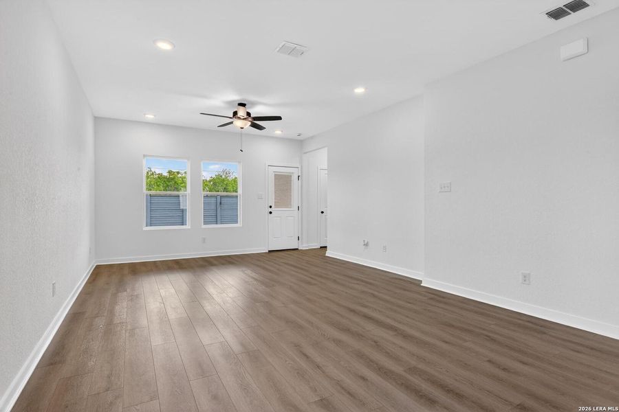 Spacious, unfurnished interior of a new home in Saddlebrook Ranch, Schertz (Image 26).