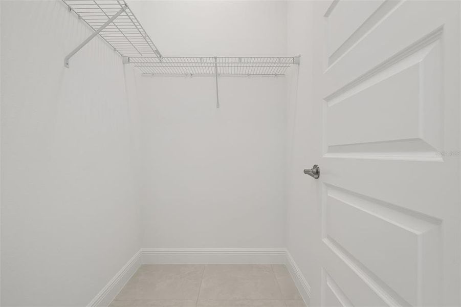 Spacious, unfurnished interior of a new home in , Sarasota (Image 39).