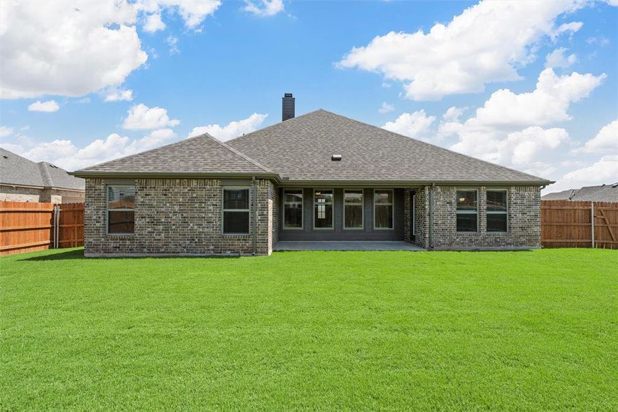Front exterior of a new home in Stoneridge, Hewitt, TX, highlighting curb appeal (Image 18). Front exterior of a new home in Stoneridge, Hewitt, TX, highlighting curb appeal (Image 18).