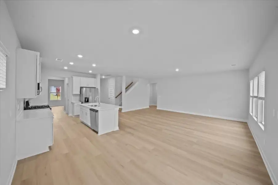 Spacious, unfurnished interior of a new home in Riverwood Farm, Piedmont (Image 13).